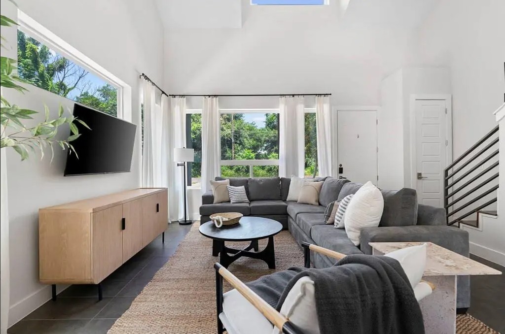 1126 Linden Street, Unit 1 Austin, TX 78702 - Photo 5 of 26