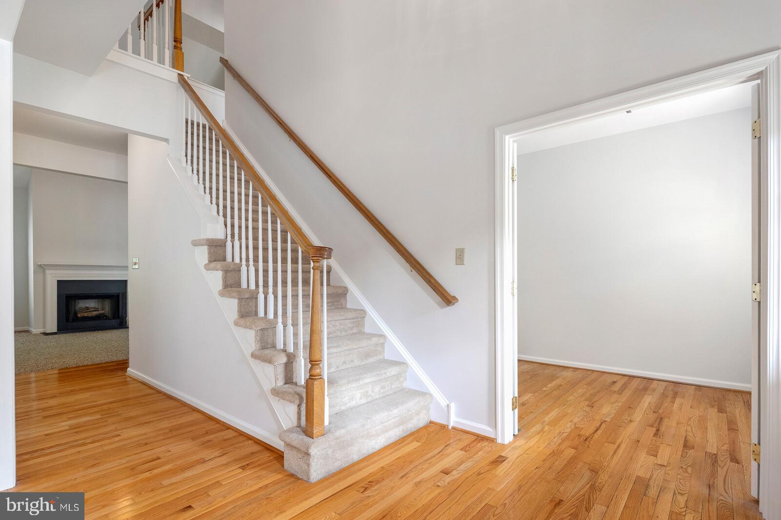 1 Sunrise Circle Newark, DE 19713 - Photo 2 of 28 Beautiful 2 Story Foyer! Hardwood Floors!