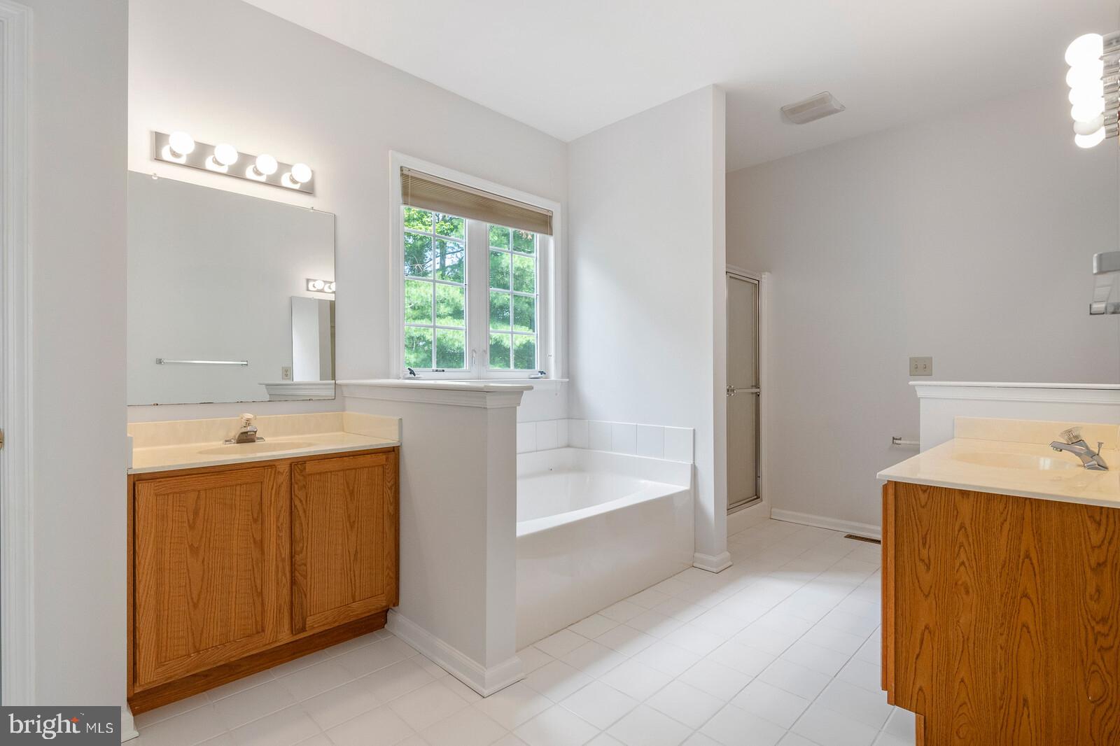 1 Sunrise Circle Newark, DE 19713 - Photo 13 of 28 Owner's Bathroom with Two Sink Areas!