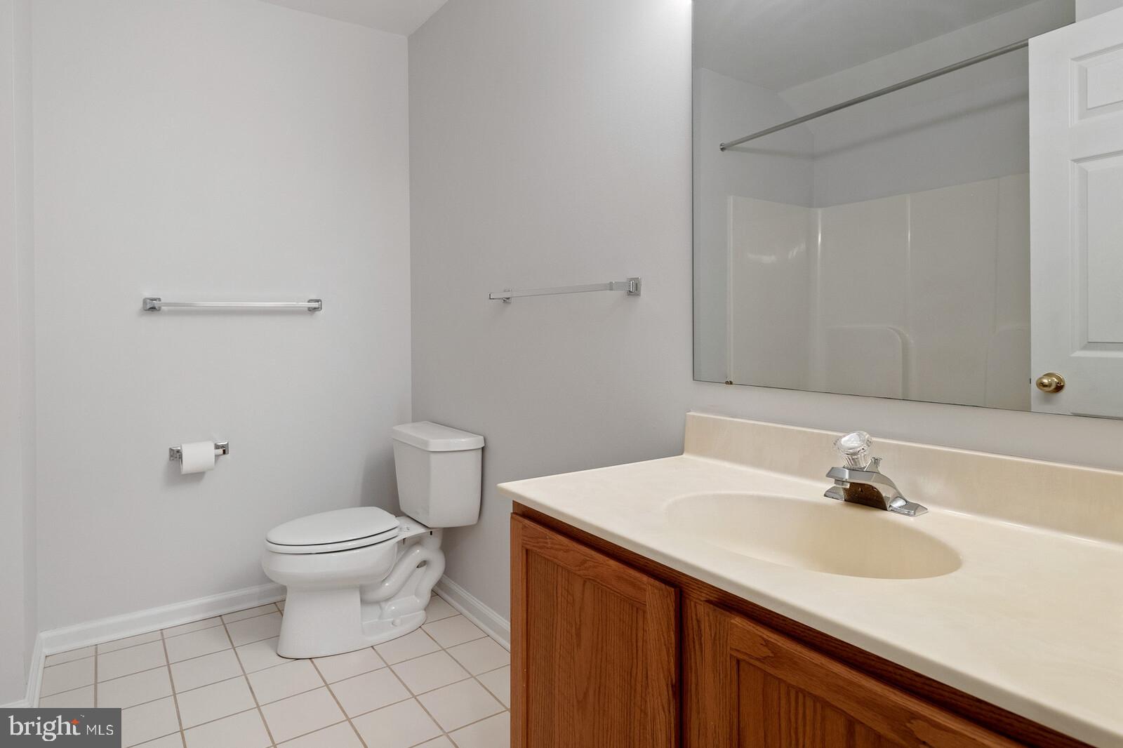 1 Sunrise Circle Newark, DE 19713 - Photo 20 of 28 Hall Bathroom on 2nd Floor!