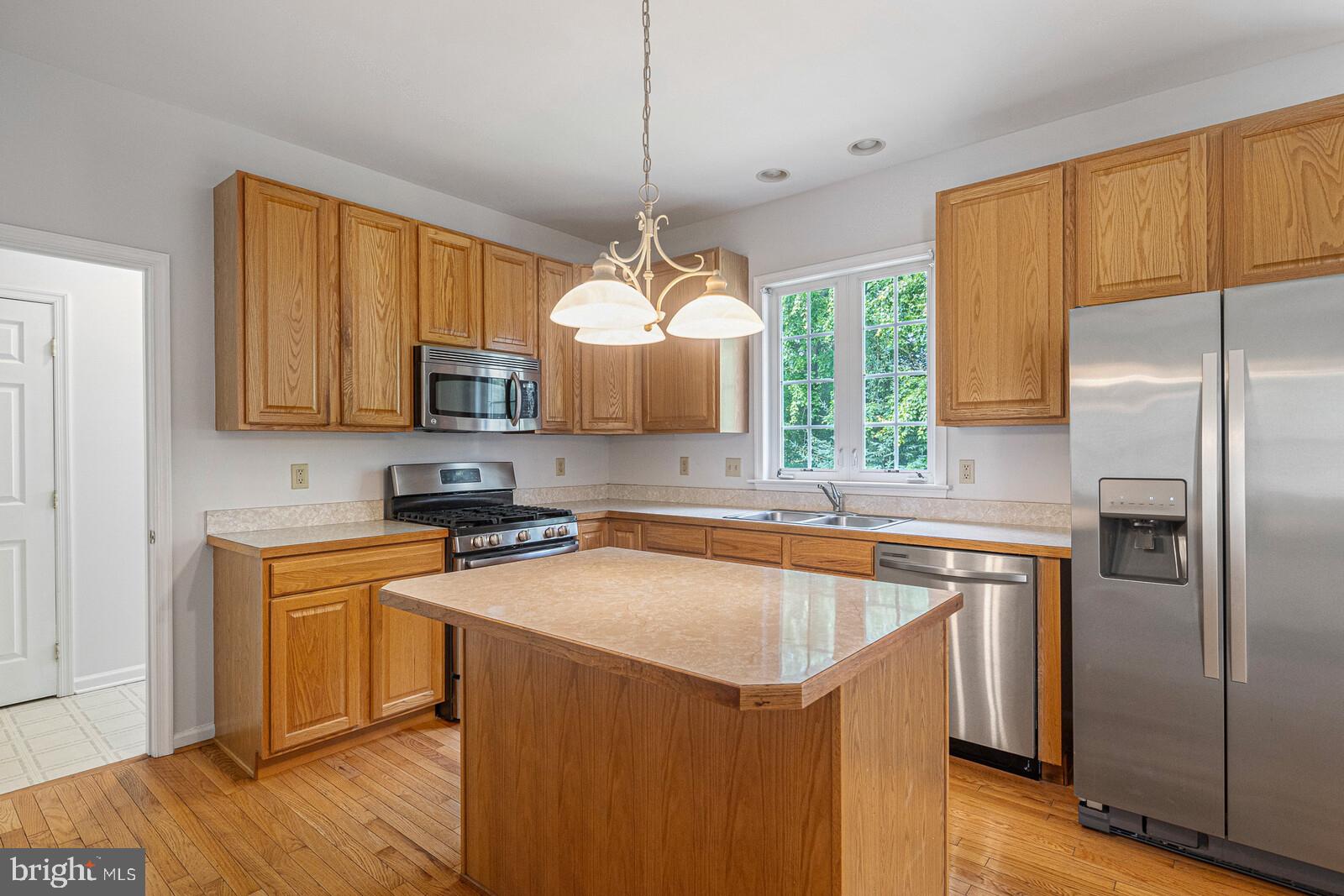 1 Sunrise Circle Newark, DE 19713 - Photo 9 of 28 Island perfect for extra seating!