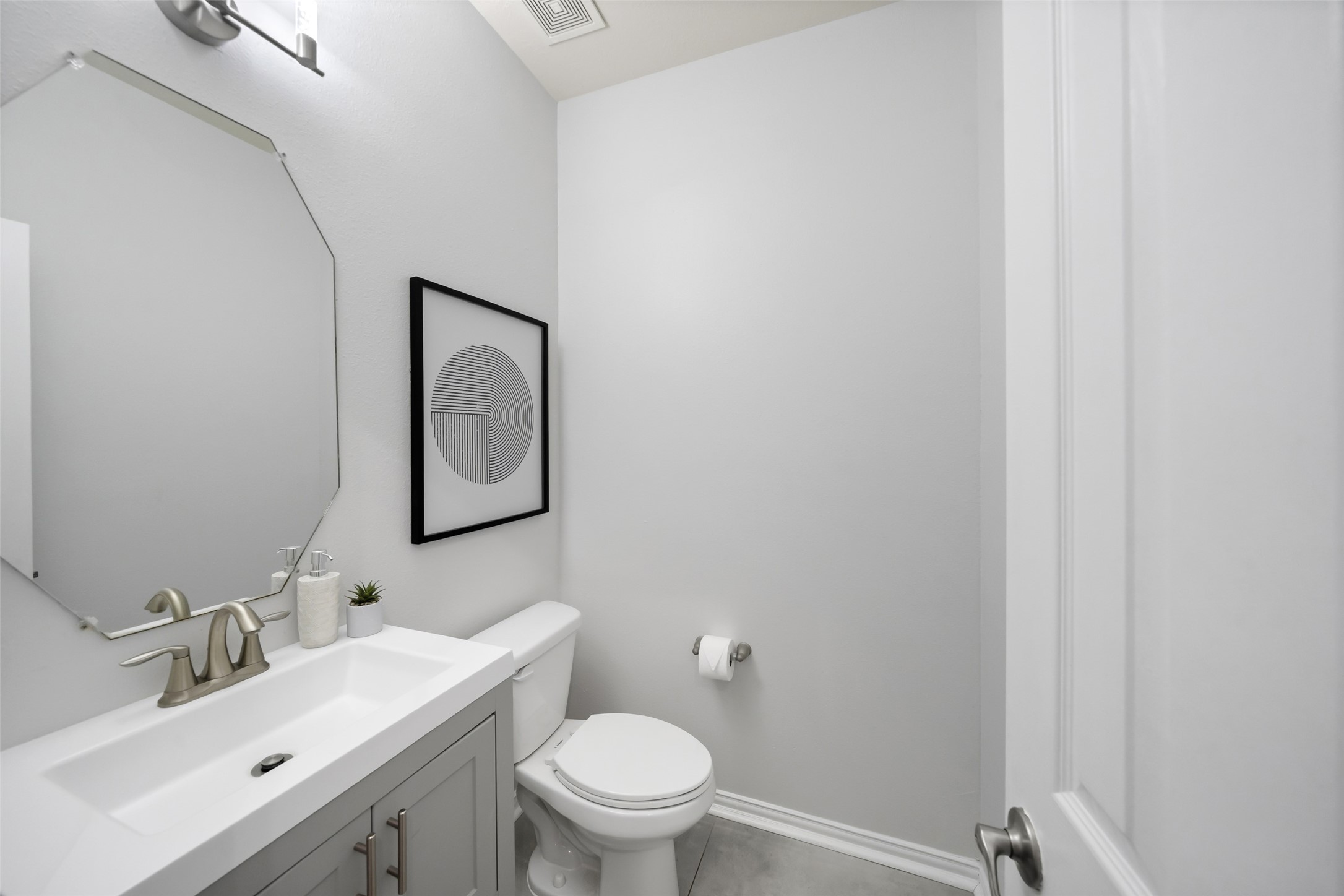 81 Palos Verde Conroe, TX 77304 - Photo 15 of 36 Half bath down