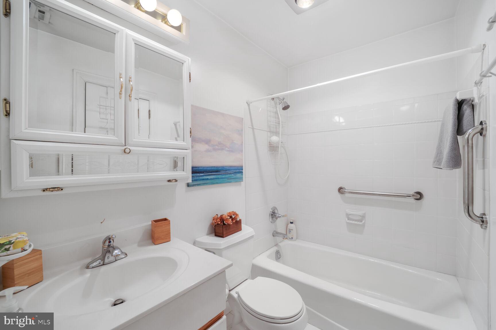 4820 Hampden Lane, Unit R5 Bethesda, MD 20814 - Photo 11 of 18 Gallery Image 11