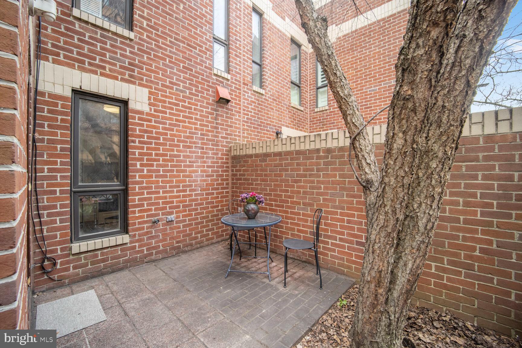 4820 Hampden Lane, Unit R5 Bethesda, MD 20814 - Photo 3 of 18 Gallery Image 3