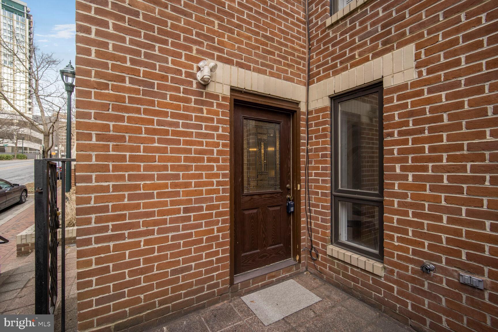 4820 Hampden Lane, Unit R5 Bethesda, MD 20814 - Photo 4 of 18 Gallery Image 4