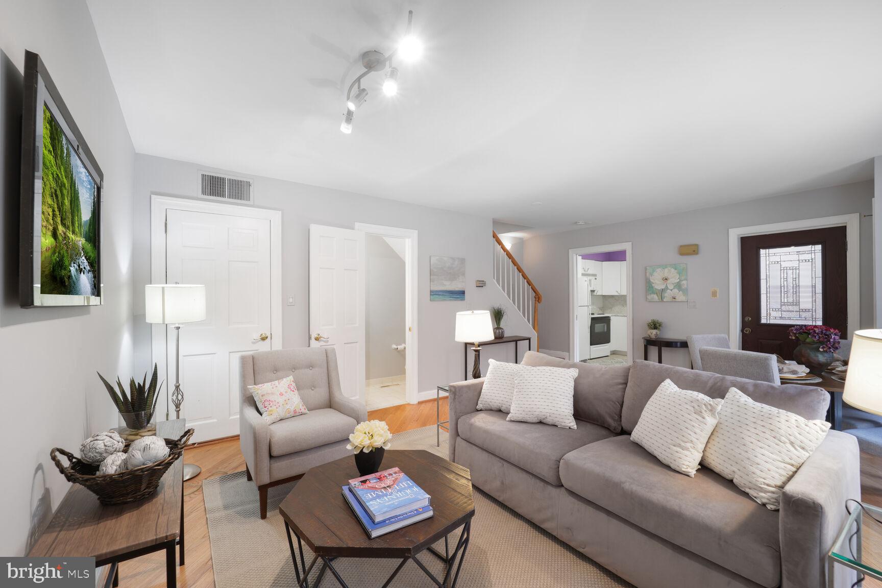 4820 Hampden Lane, Unit R5 Bethesda, MD 20814 - Photo 6 of 18 Gallery Image 6