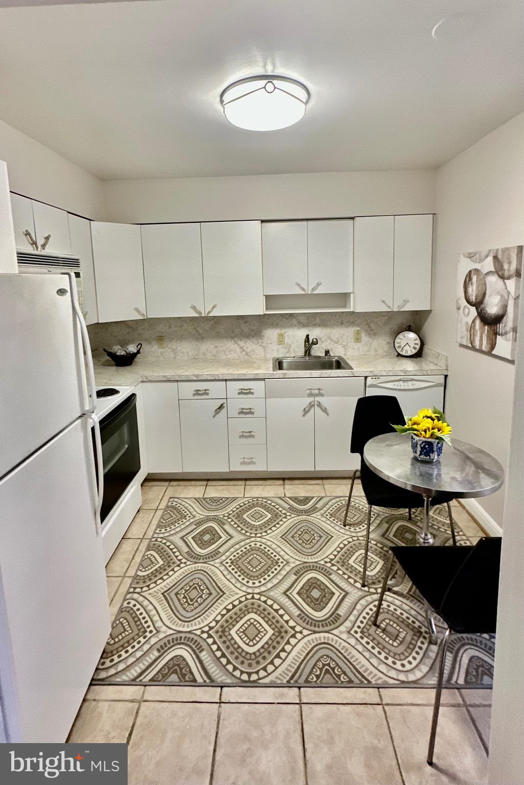 4820 Hampden Lane, Unit R5 Bethesda, MD 20814 - Photo 8 of 18 Gallery Image 8
