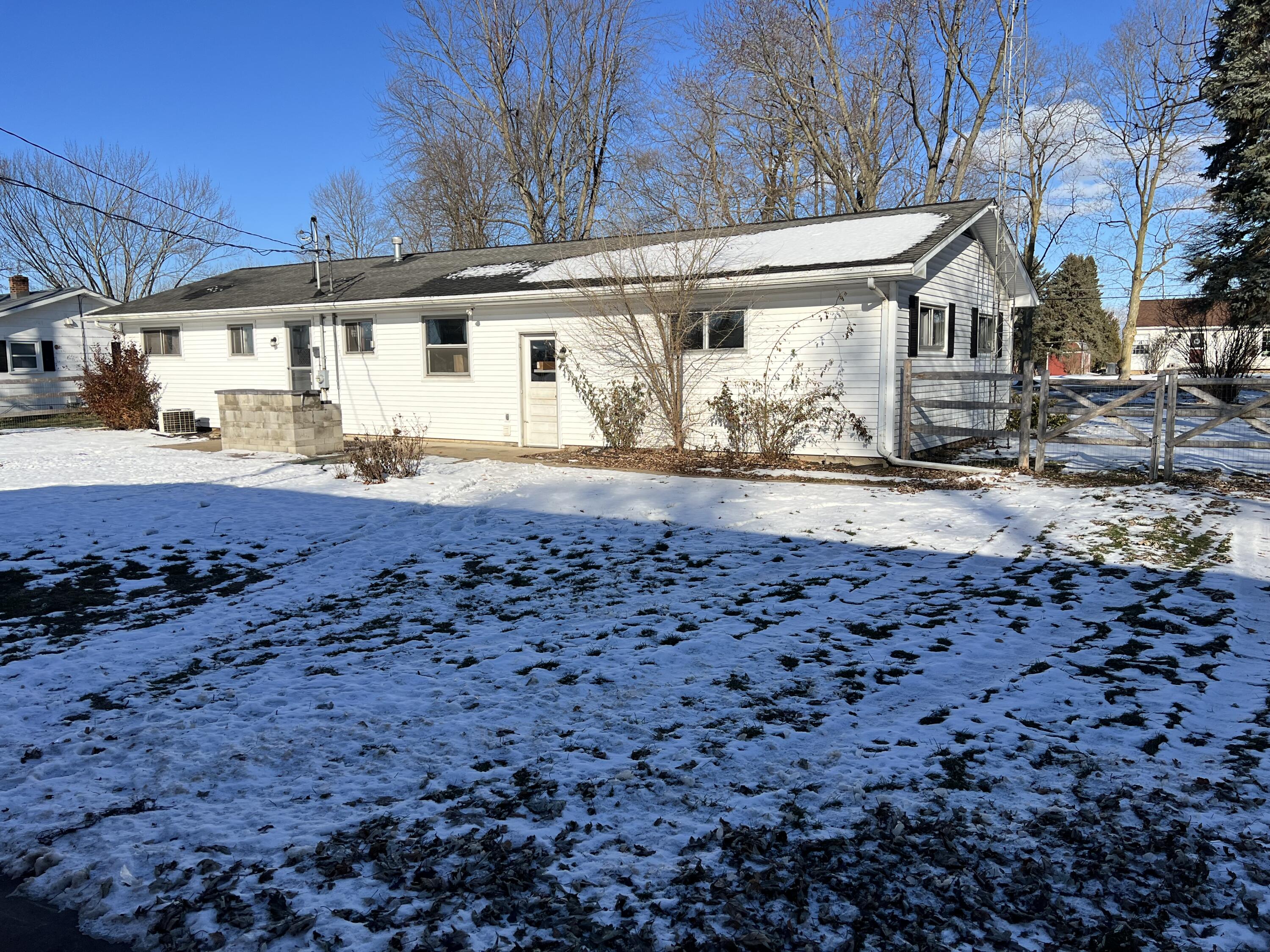 1755 East Carleton Road Adrian, MI 49221 - Photo 23 of 33 IMG_1382