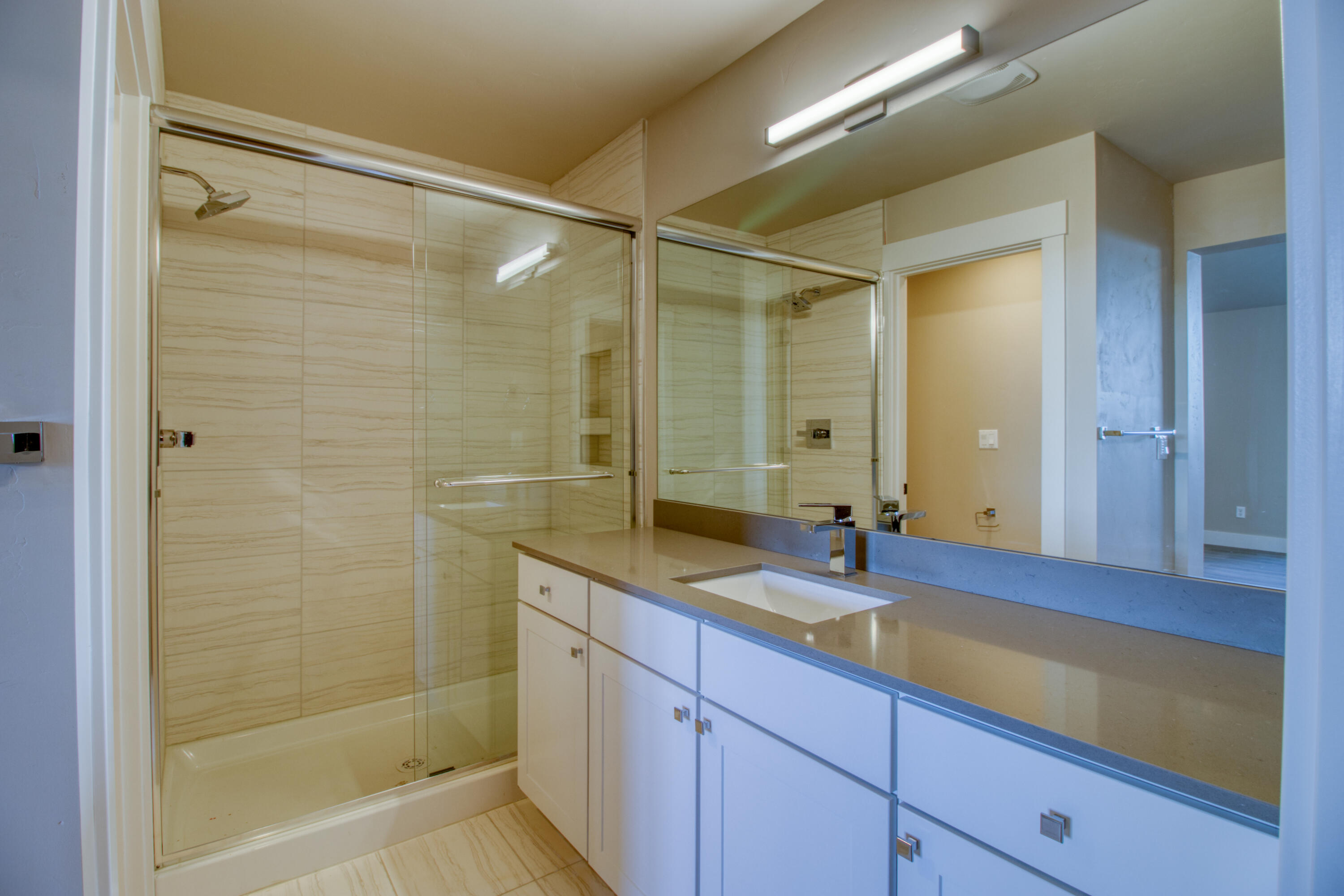 63091 Boyd Acres Road Bend, OR 97701 - Photo 10 of 24 Primary Bath