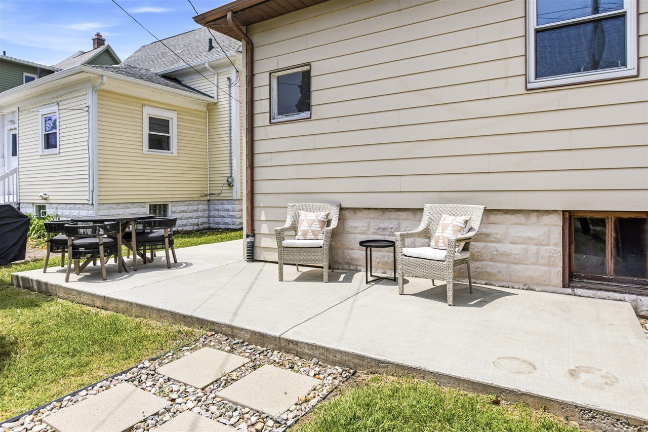 609 Wayne Street St. Joseph, MI 49085 - Photo 4 of 55