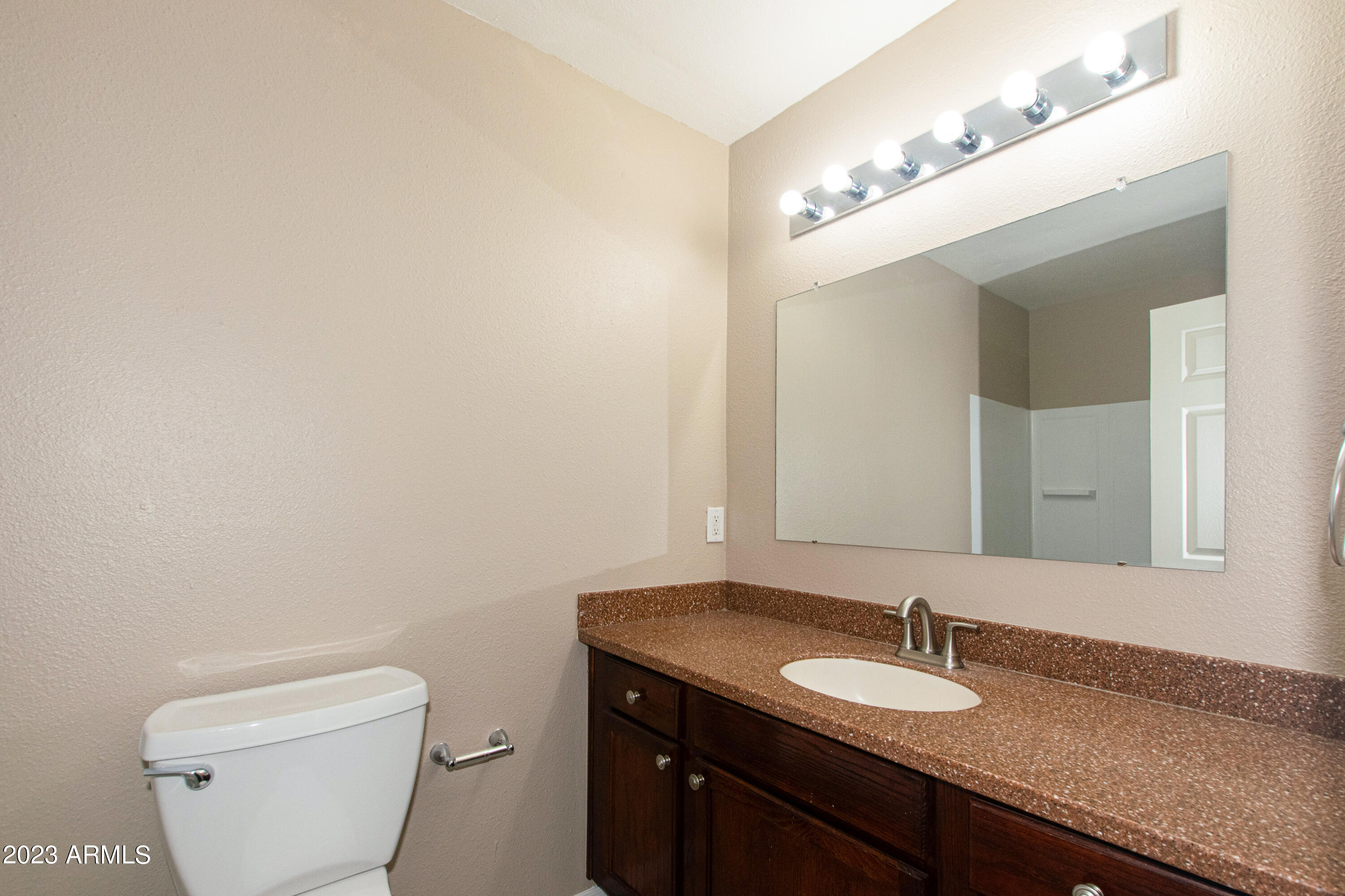 424 West Brown Road, Unit 105 Mesa, AZ 85201 - Photo 14 of 29 14 Bathroom