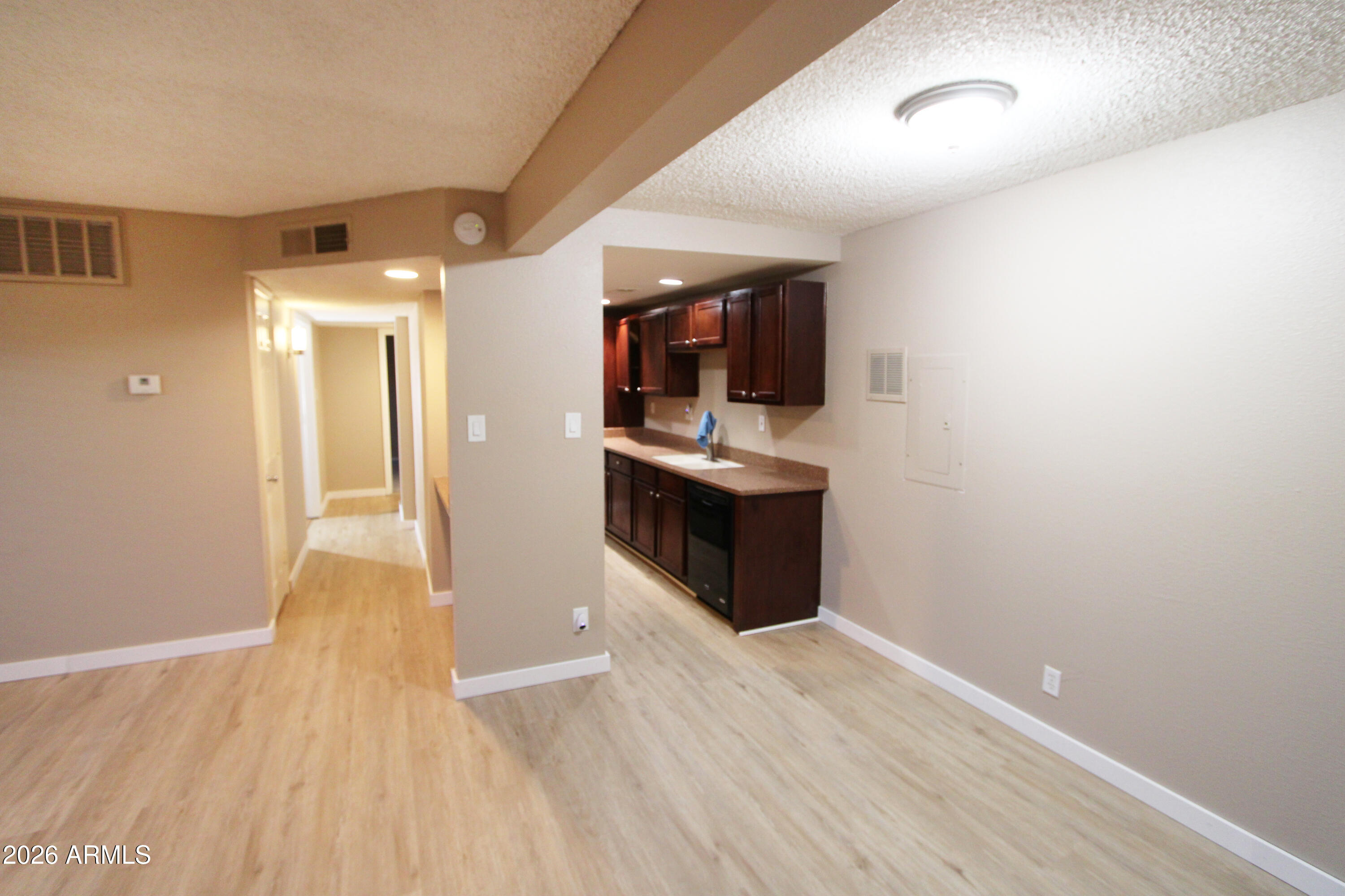 424 West Brown Road, Unit 105 Mesa, AZ 85201 - Photo 6 of 29 06 Dining/Kitchen
