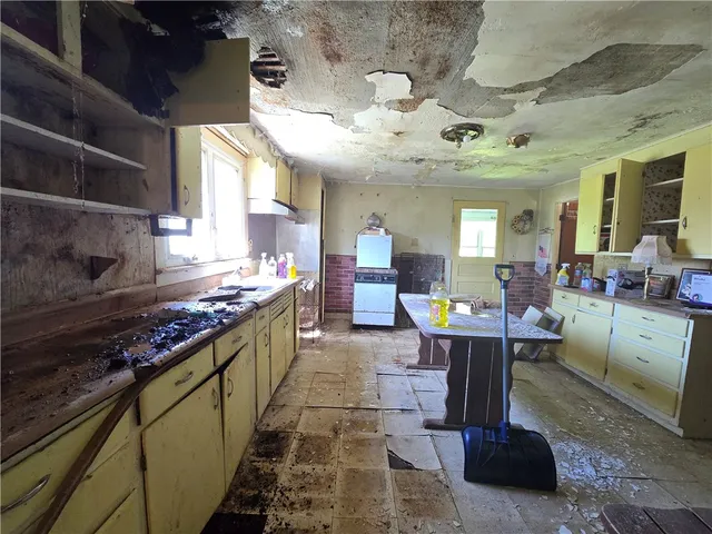 $69,900 | 5018 Highway 31, Clay, NY 13041