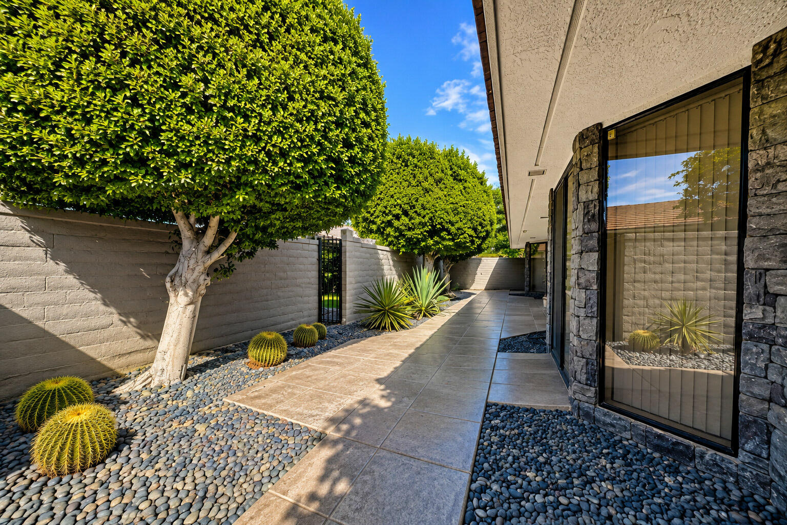 1 Surrey Court Rancho Mirage, CA 92270 - Photo 8 of 42 Morningside Side Yard Expanded