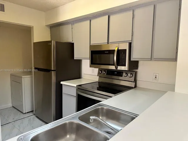$2,150 | 610 South Park Road, Unit 271, Hollywood, FL 33021
