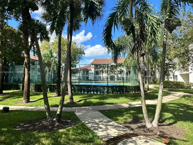 $2,150 | 610 South Park Road, Unit 271, Hollywood, FL 33021