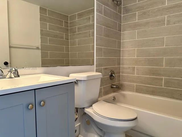 $2,150 | 610 South Park Road, Unit 271, Hollywood, FL 33021