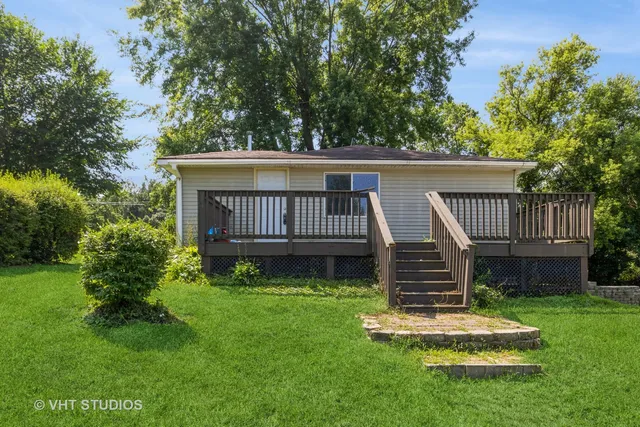 a view of a chair in the backyard
