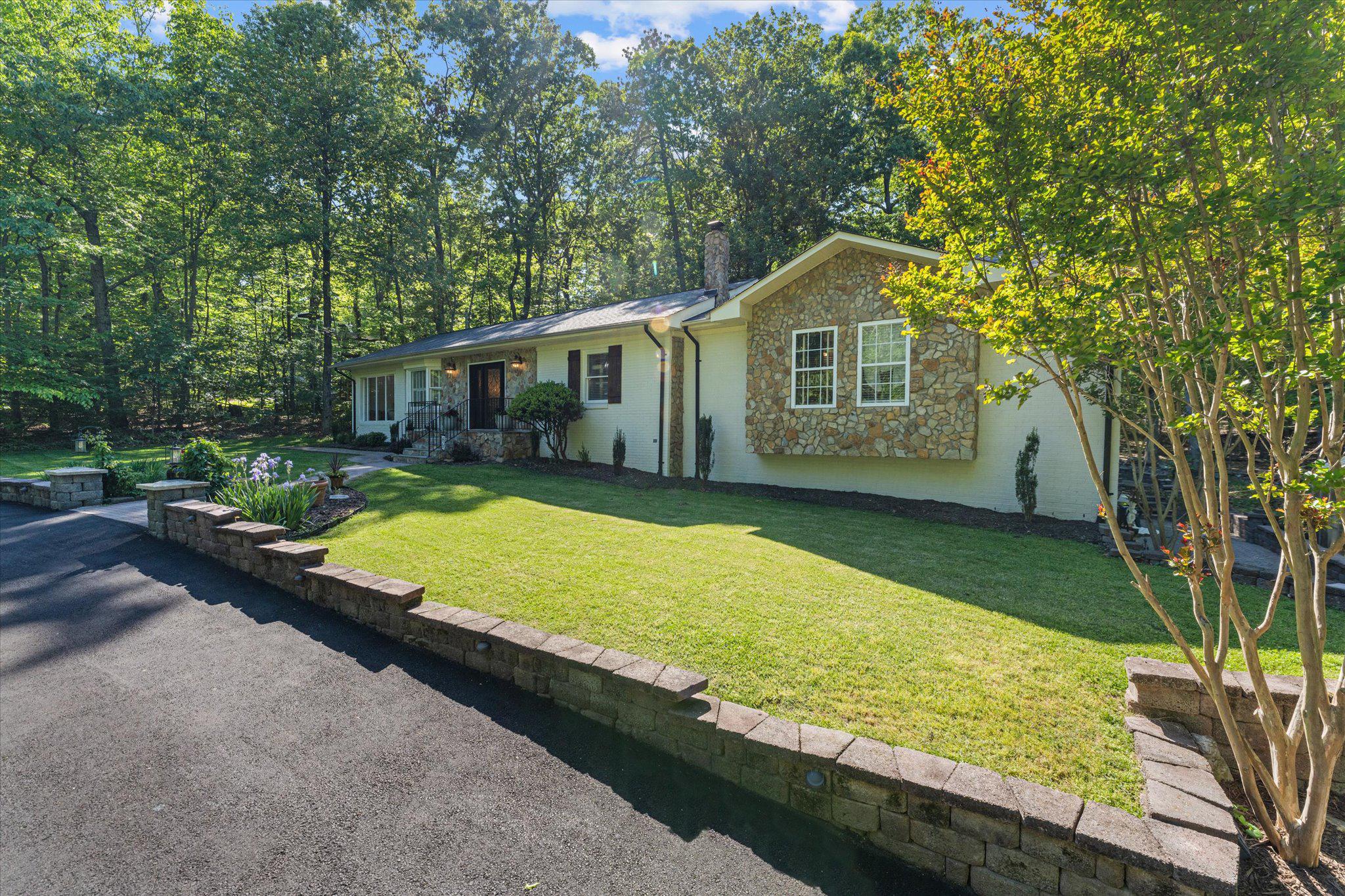 3800 Mountain Road Haymarket, VA 20169 - Photo 6 of 73 Charming home at every angle.