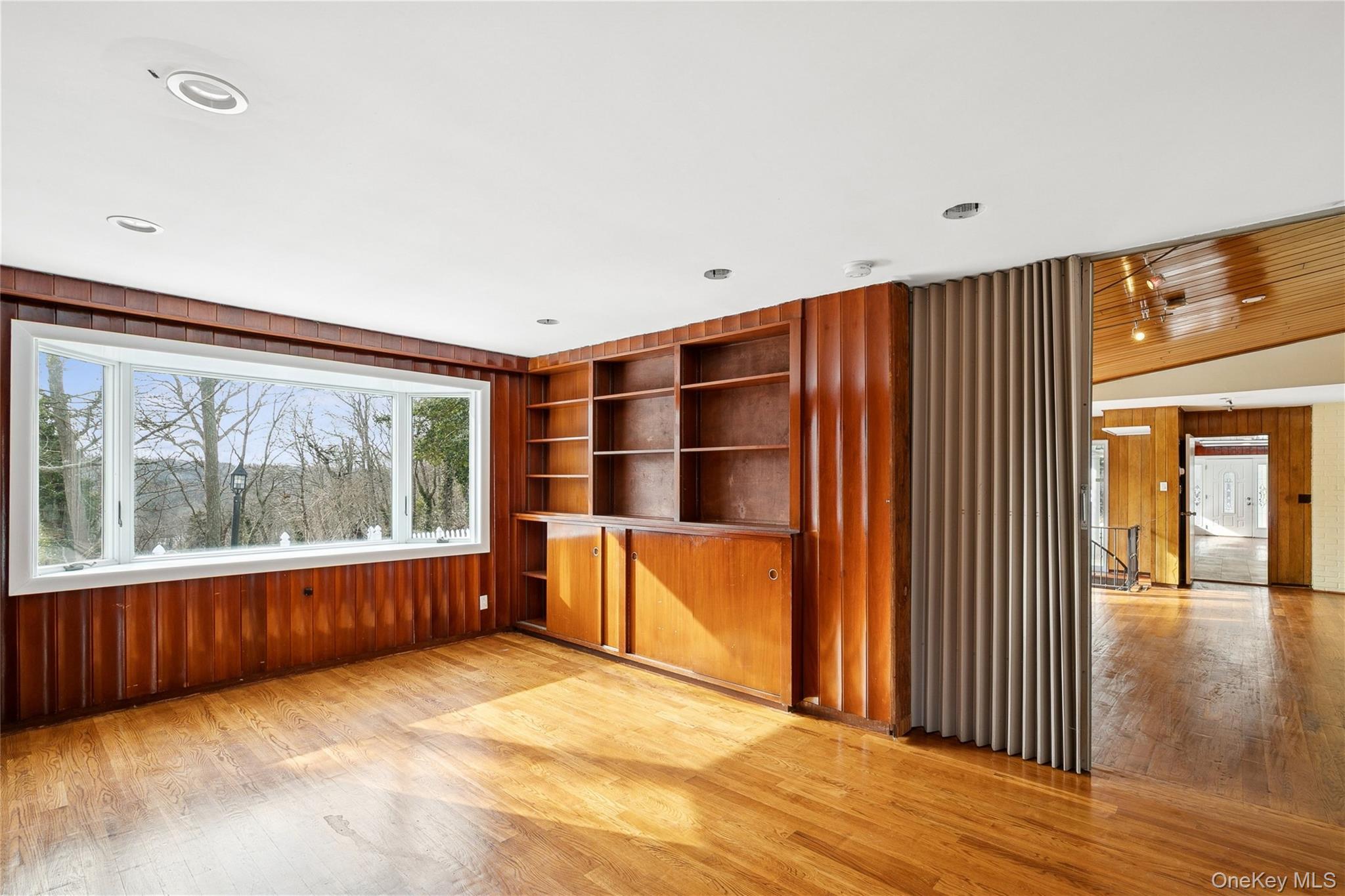 549 Woodbury Road Cold Spring Harbor, NY 11724 - Photo 29 of 49