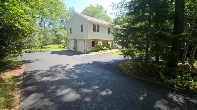 a view of a house with backyard and garden
