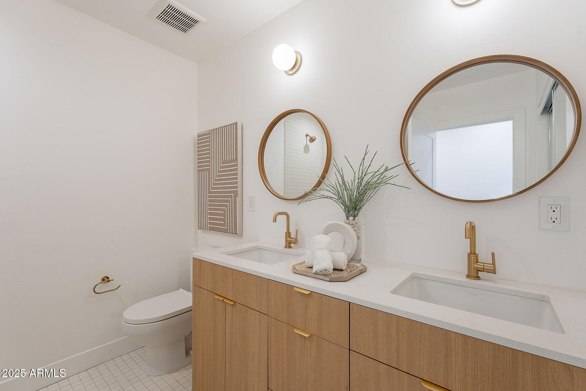 502 East Osborn Road Phoenix, AZ 85012 - Photo 19 of 24 a bathroom with a toilet a sink and a mirror