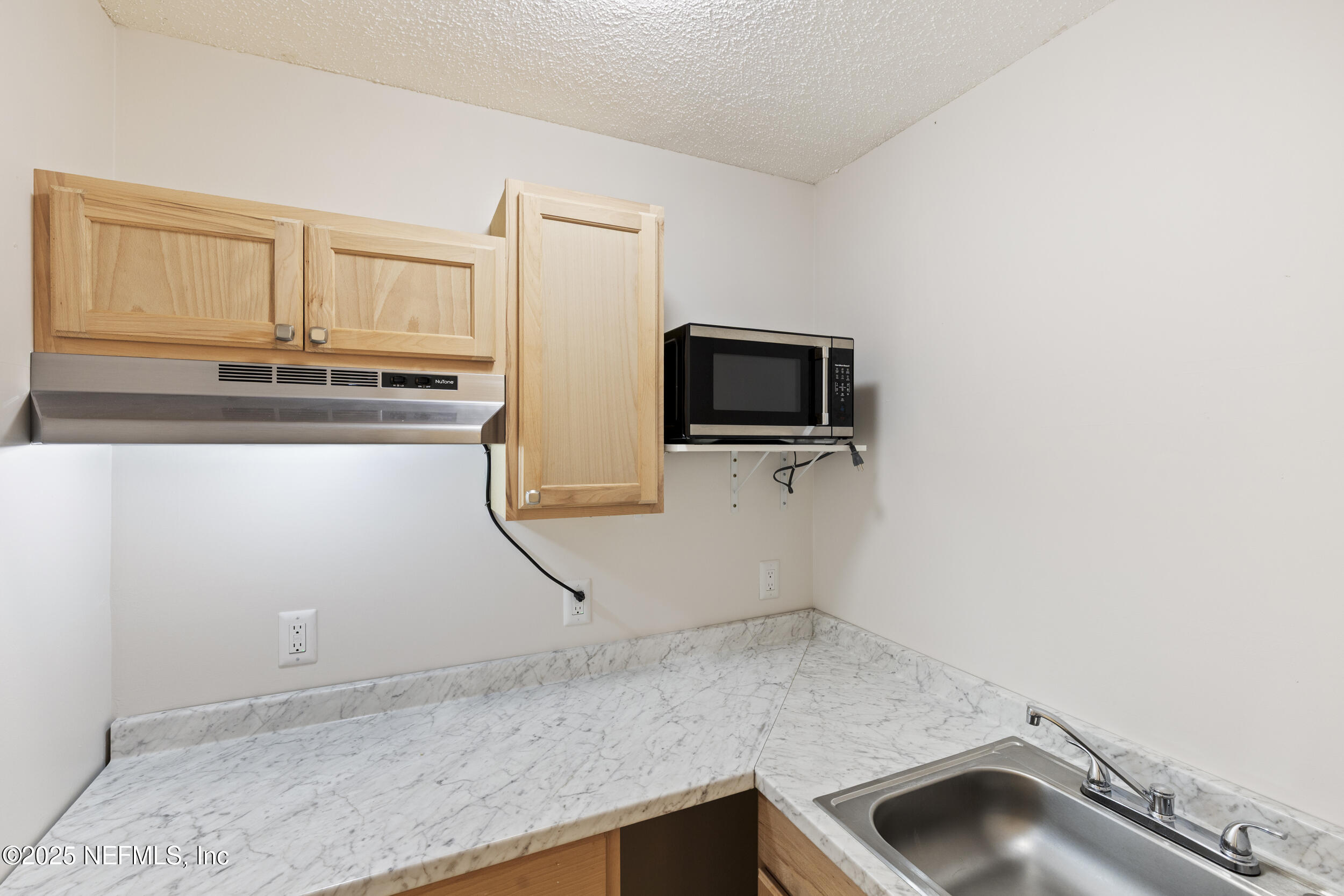 4135 Dawnridge Road East Jacksonville, FL 32277 - Photo 15 of 25 Master Kitchenette