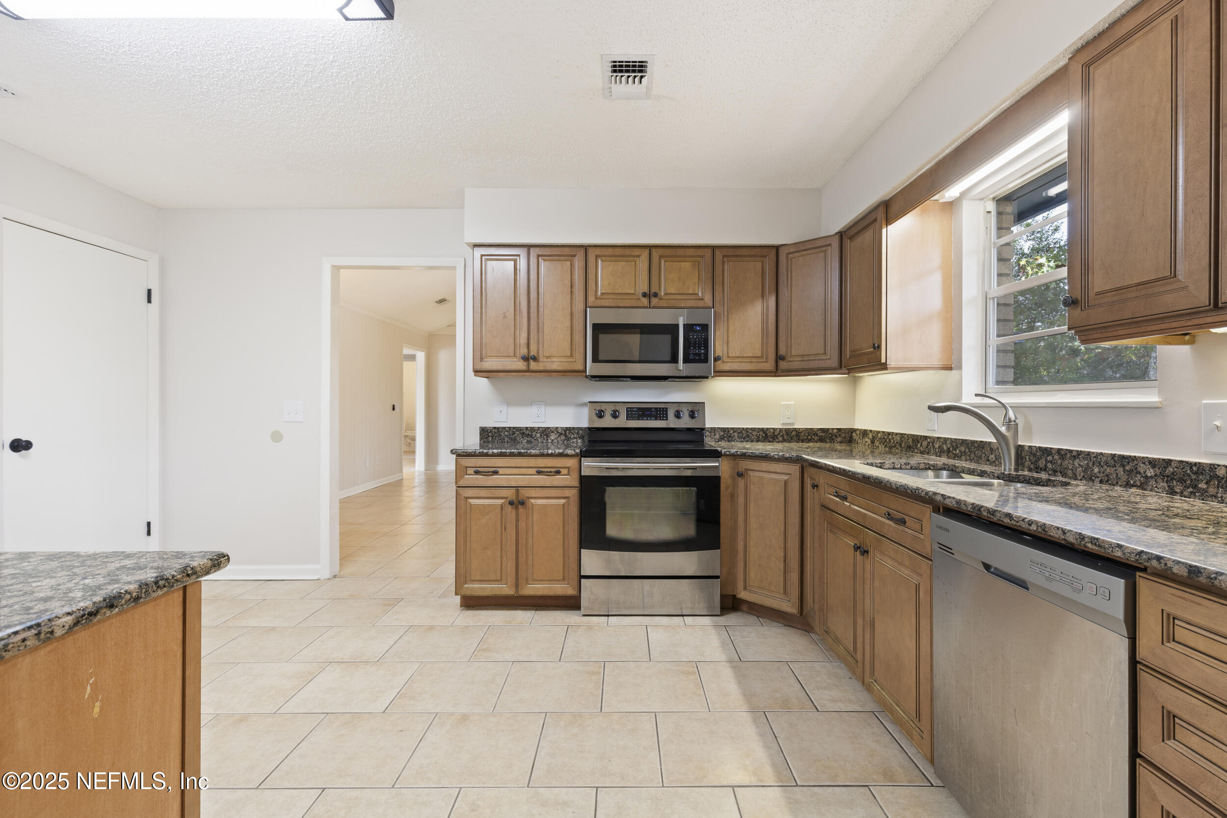 4135 Dawnridge Road East Jacksonville, FL 32277 - Photo 5 of 25 Kitchen 4
