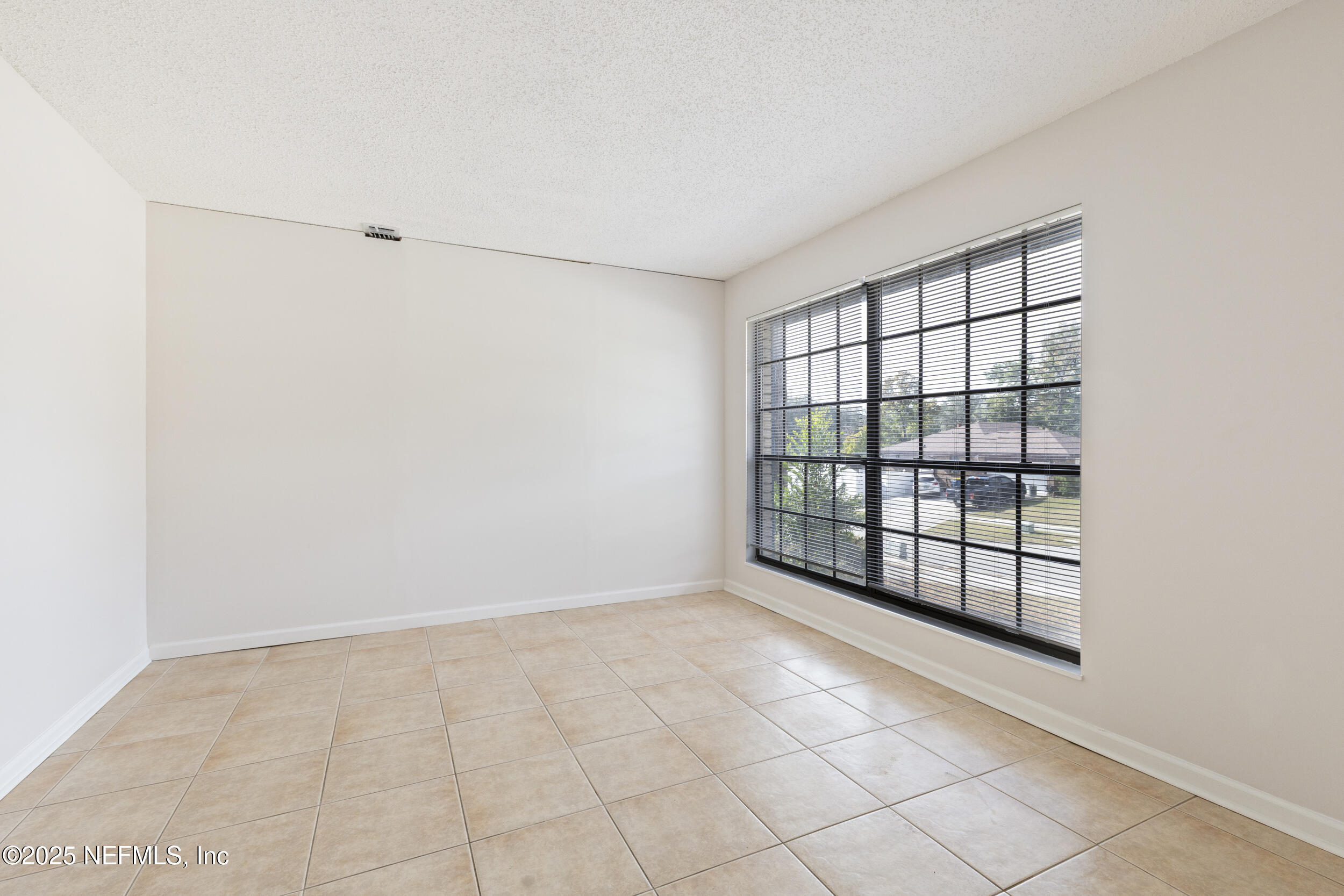 4135 Dawnridge Road East Jacksonville, FL 32277 - Photo 7 of 25 Front Family Room