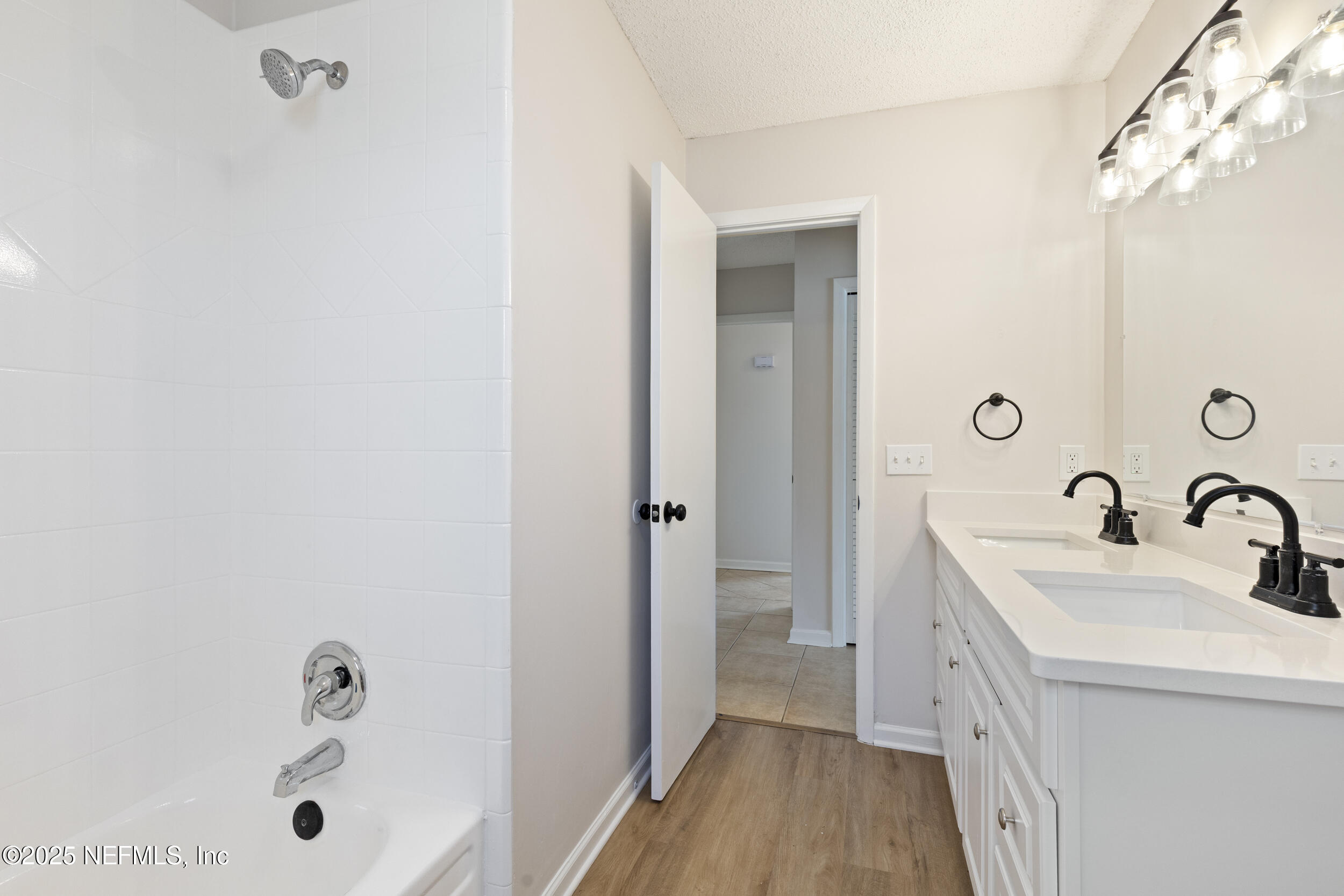 4135 Dawnridge Road East Jacksonville, FL 32277 - Photo 10 of 25 Guest bathroom B