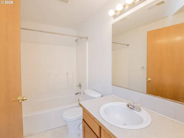 $550,000 | 15648 Northeast Milton Place, Portland, OR 97230