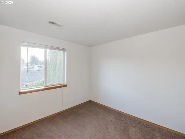 $550,000 | 15648 Northeast Milton Place, Portland, OR 97230