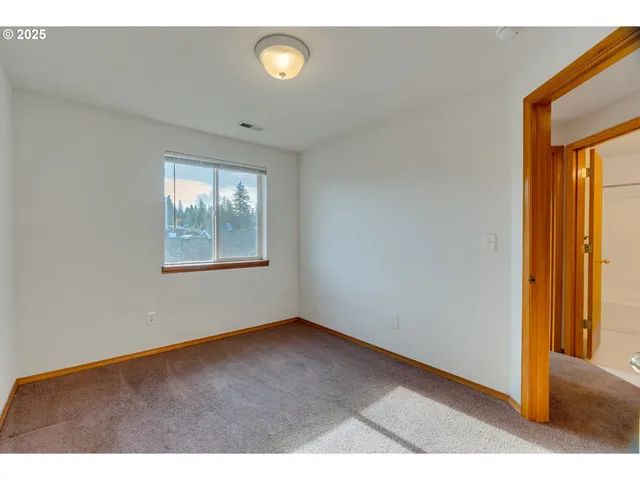 $550,000 | 15648 Northeast Milton Place, Portland, OR 97230