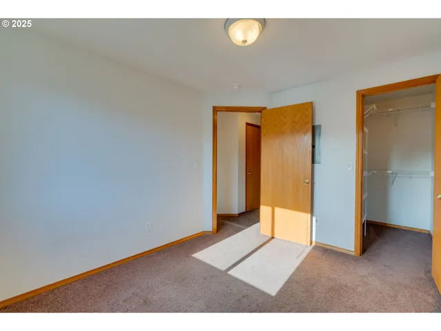 $550,000 | 15648 Northeast Milton Place, Portland, OR 97230