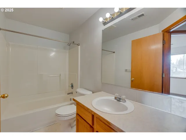 $550,000 | 15648 Northeast Milton Place, Portland, OR 97230