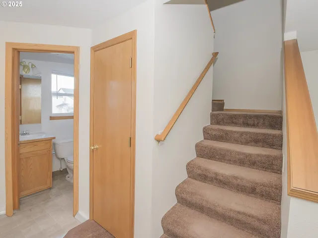 $550,000 | 15648 Northeast Milton Place, Portland, OR 97230