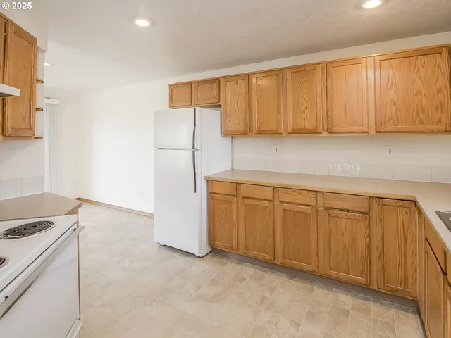 $550,000 | 15648 Northeast Milton Place, Portland, OR 97230