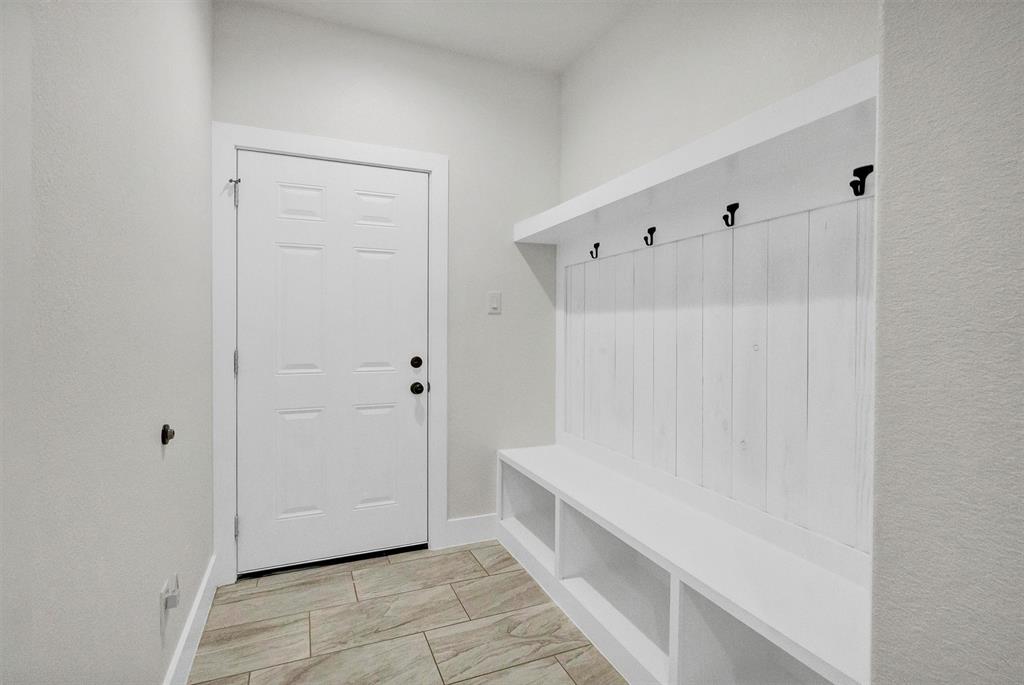 517 Highview Court Godley, TX 76044 - Photo 26 of 39 a view of bathroom