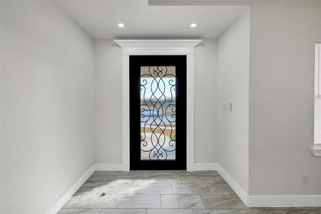 517 Highview Court Godley, TX 76044 - Photo 6 of 39