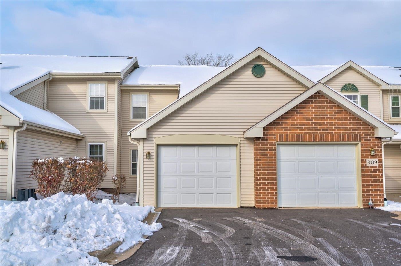 909 Park, Unit 101 Oregon, WI 53575 - Photo 4 of 44