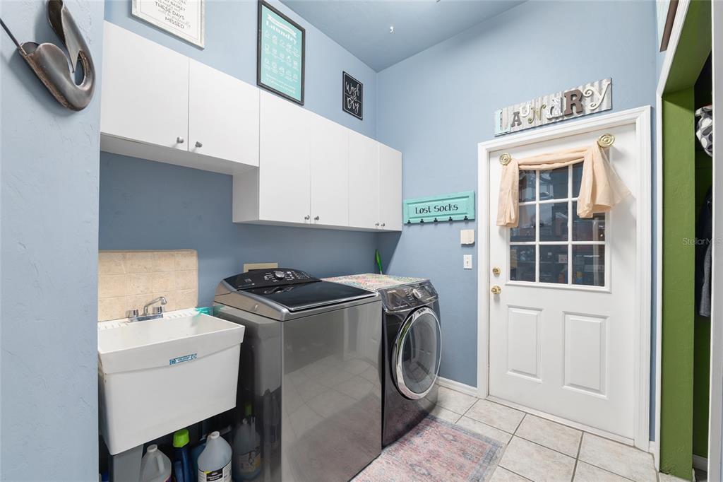9350 Southwest 46 Place Gainesville, FL 32608 - Photo 30 of 63 a utility room with dryer and washer