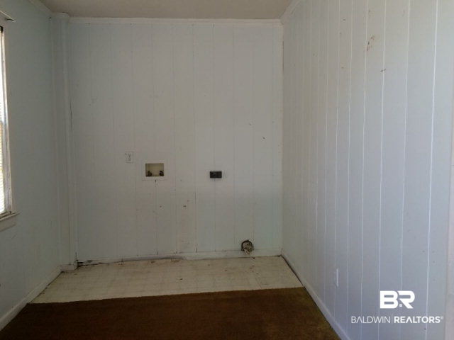 9460 Celeste Road Saraland, AL 36571 - Photo 7 of 13 Washer Dryer Space