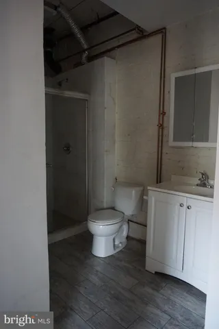 a bathroom with a toilet and a shower
