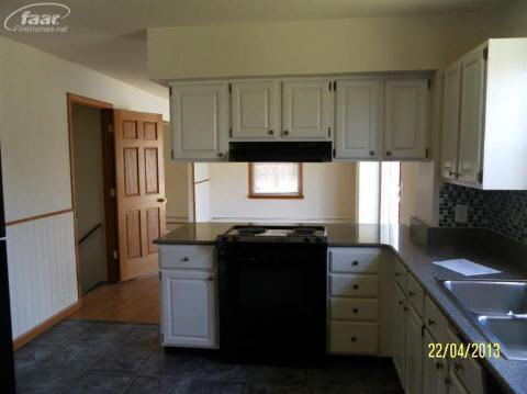 13261 Foley Road Fenton, MI 48430 - Photo 6 of 11 20353473-5.JPG
