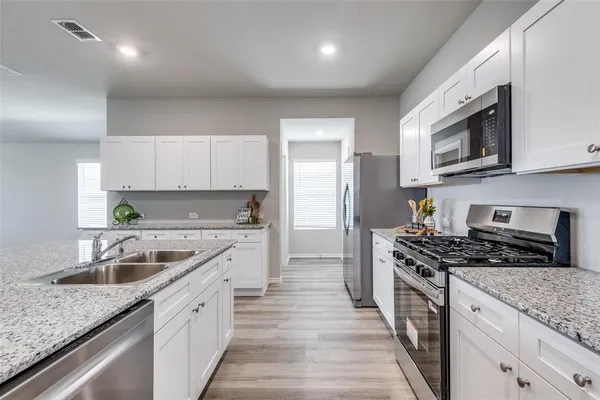 $2,400 | 269 Cal Frd Drive, Justin, TX 76247