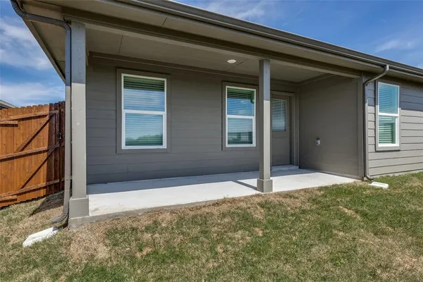 $2,400 | 269 Cal Frd Drive, Justin, TX 76247