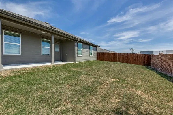 $2,400 | 269 Cal Frd Drive, Justin, TX 76247