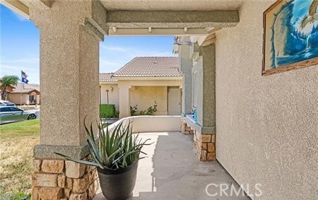 2906 Summer Set Circle Banning, CA 92220 - Photo 22 of 38 a living room with furniture and a potted plant