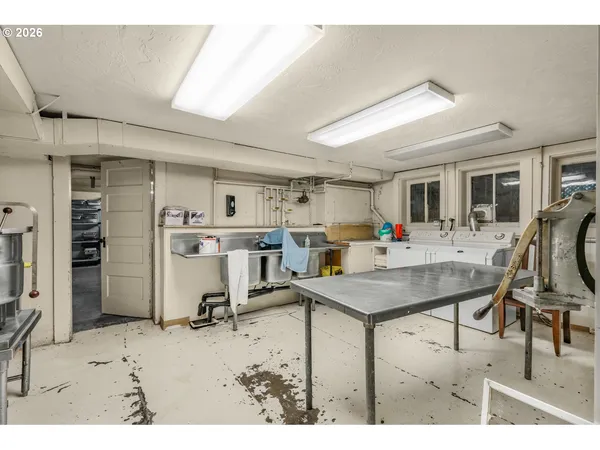 $950,000 | 233 Southeast 4th Street, Pendleton, OR 97801