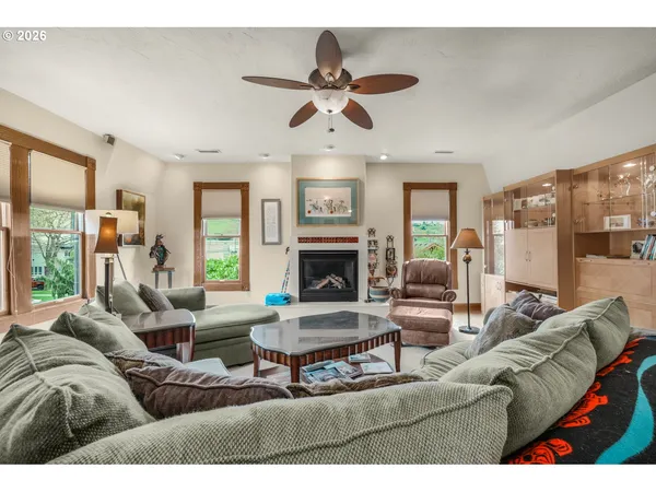 $950,000 | 233 Southeast 4th Street, Pendleton, OR 97801